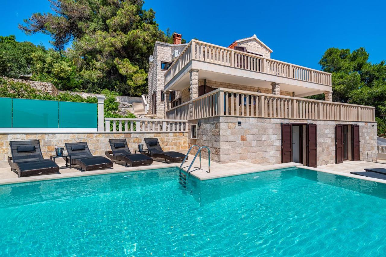 Villa Kadena - Luxury Seaside Villa With Private Heated Pool Selca  Kültér fotó