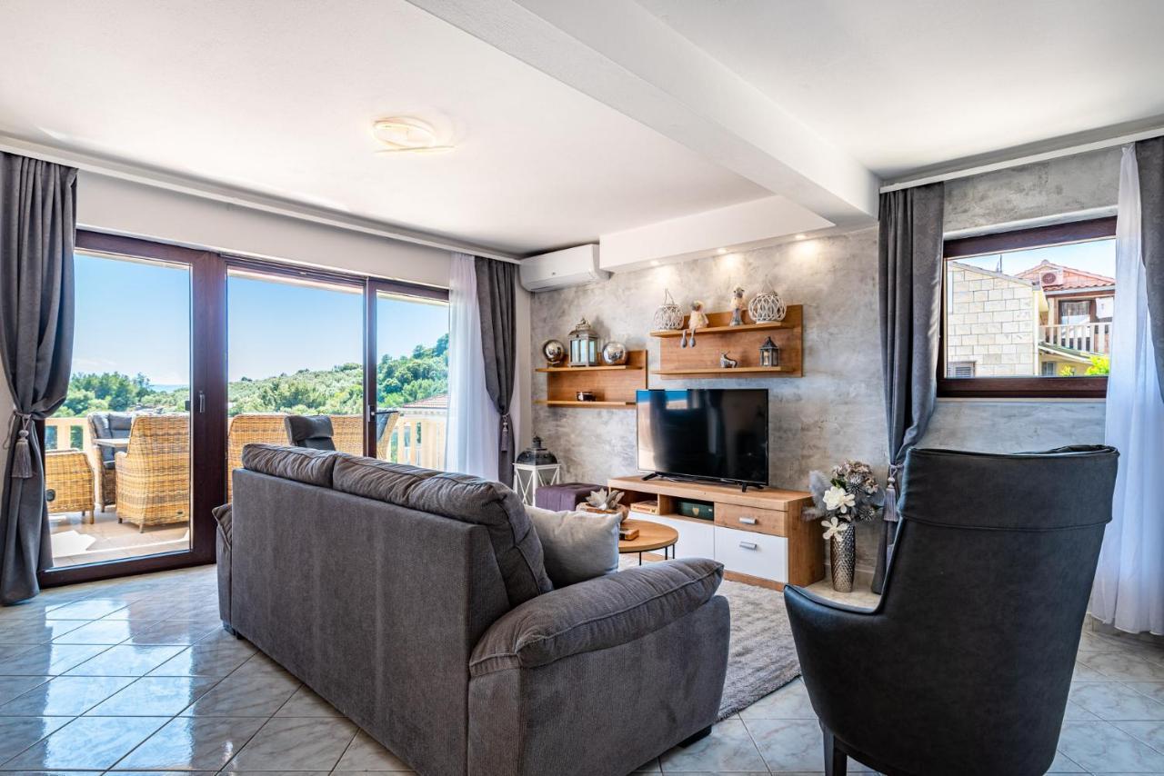 Villa Kadena - Luxury Seaside Villa With Private Heated Pool Selca  Kültér fotó
