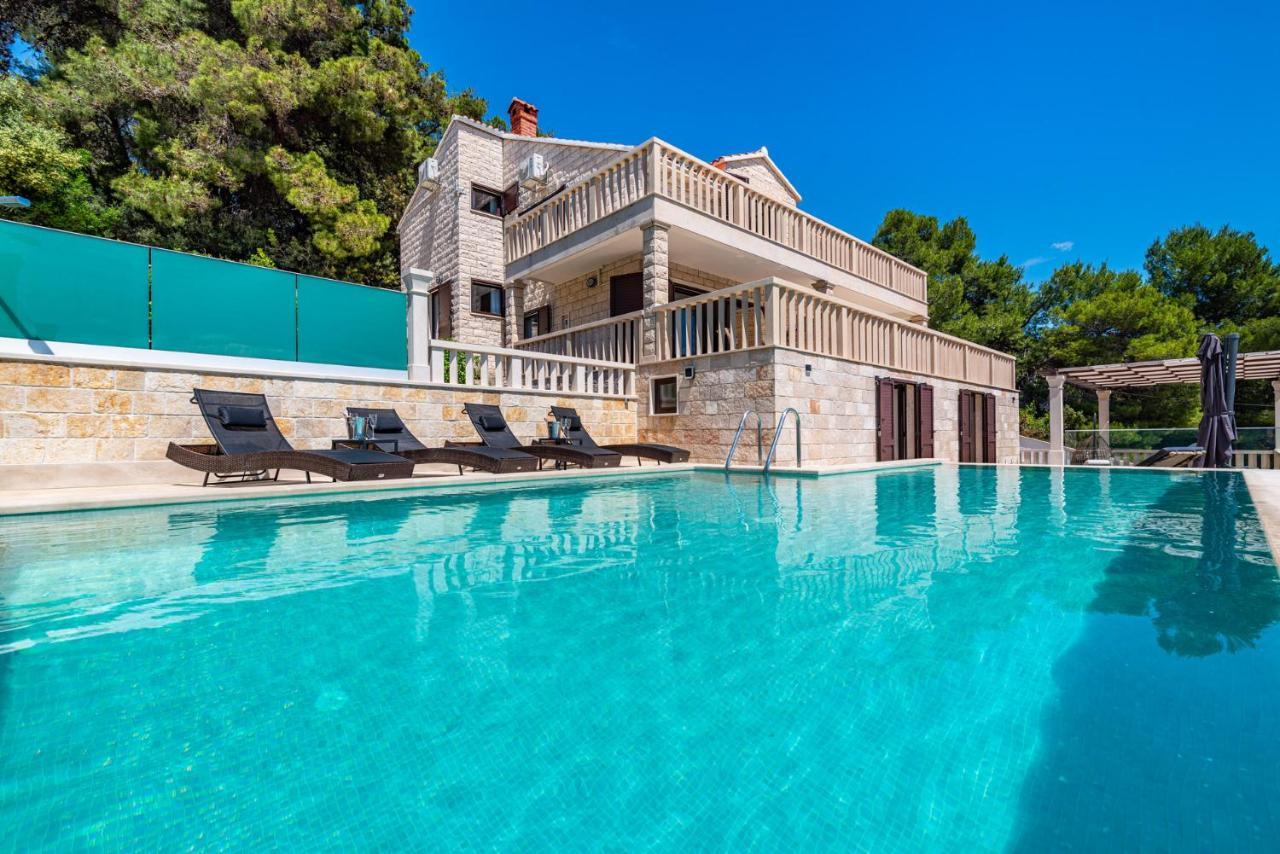 Villa Kadena - Luxury Seaside Villa With Private Heated Pool Selca  Kültér fotó